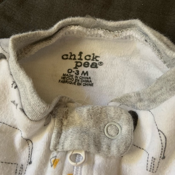 👶🏻 3 for $12 👶🏻 You are amazing - bodysuit - Picture 2 of 2